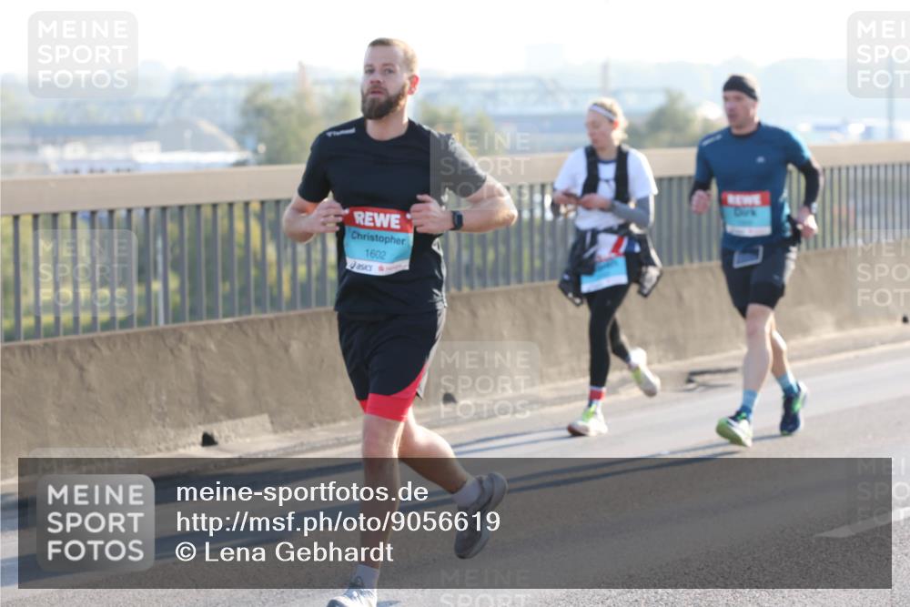 03.10.2025 - Köhlbrandbrückenlauf Lena Gebhardt http://msf.ph/oto/9056619 03.10.2025 09:17:33 Position 1 1602 meine-sportfotos.de