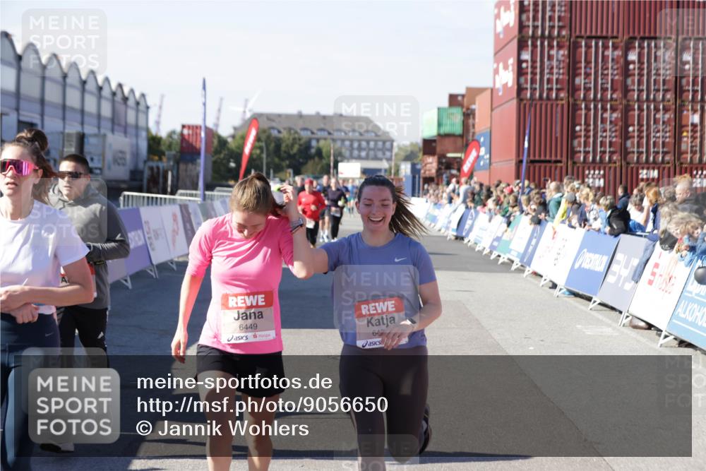 03.10.2025 - Köhlbrandbrückenlauf Jannik Wohlers http://msf.ph/oto/9056650 03.10.2025 13:11:03 Ziel 4352, 4370, 4401, 4506, 4547, 4689, 4862, 4933, 4998, 5103, 5965, 6272, 6274, 6330, 6449, 6450, 6665, 6797 meine-sportfotos.de