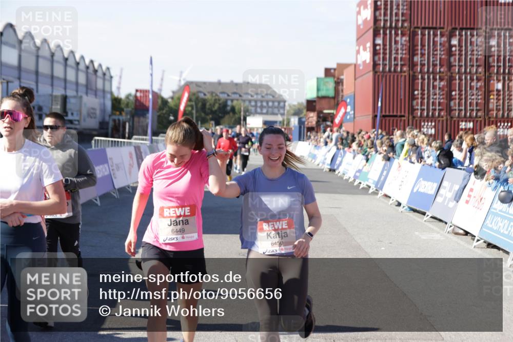 03.10.2025 - Köhlbrandbrückenlauf Jannik Wohlers http://msf.ph/oto/9056656 03.10.2025 13:11:03 Ziel 4352, 4370, 4401, 4506, 4547, 4689, 4862, 4933, 4998, 5103, 5965, 6272, 6274, 6330, 6449, 6450, 6665, 6797 meine-sportfotos.de