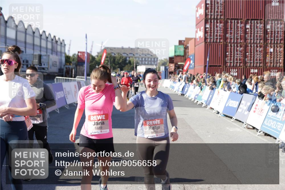 03.10.2025 - Köhlbrandbrückenlauf Jannik Wohlers http://msf.ph/oto/9056658 03.10.2025 13:11:03 Ziel 4352, 4370, 4401, 4506, 4547, 4689, 4862, 4933, 4998, 5103, 5965, 6272, 6274, 6330, 6449, 6450, 6665, 6797 meine-sportfotos.de