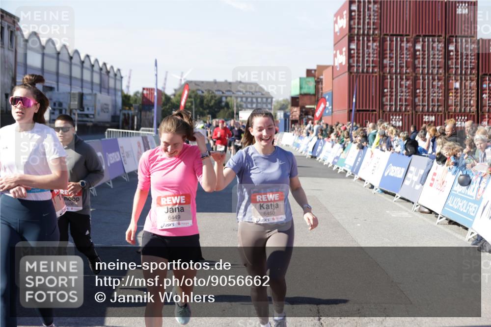 03.10.2025 - Köhlbrandbrückenlauf Jannik Wohlers http://msf.ph/oto/9056662 03.10.2025 13:11:03 Ziel 4352, 4370, 4401, 4506, 4547, 4689, 4862, 4933, 4998, 5103, 5965, 6272, 6274, 6330, 6449, 6450, 6665, 6797 meine-sportfotos.de