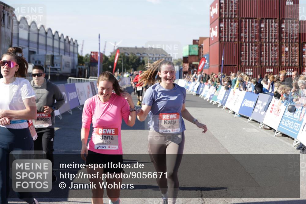 03.10.2025 - Köhlbrandbrückenlauf Jannik Wohlers http://msf.ph/oto/9056671 03.10.2025 13:11:03 Ziel 4352, 4370, 4401, 4506, 4547, 4689, 4862, 4933, 4998, 5103, 5965, 6272, 6274, 6330, 6449, 6450, 6665, 6797 meine-sportfotos.de