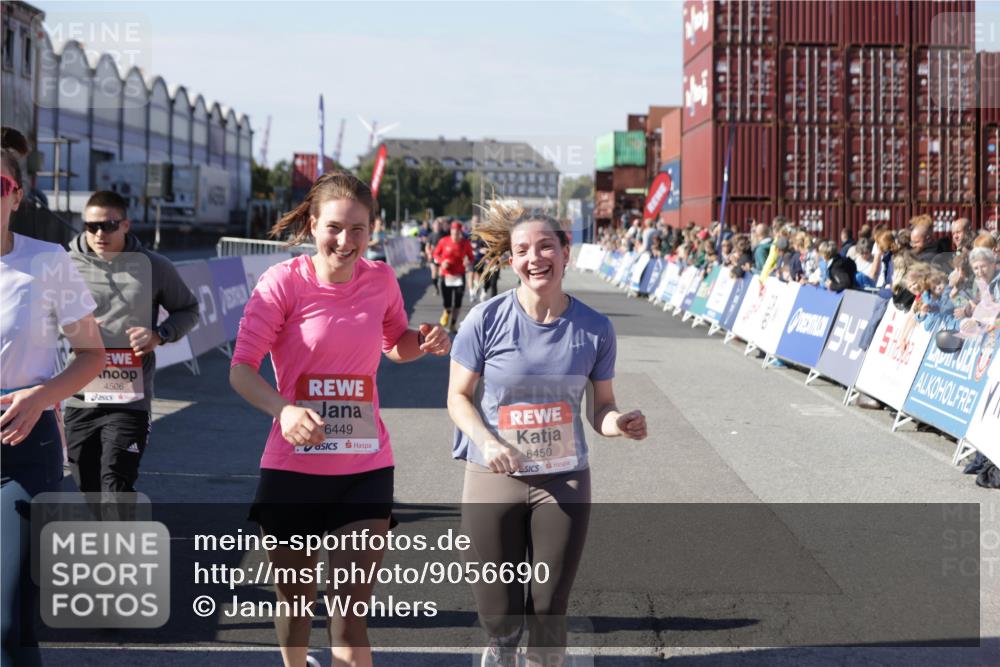 03.10.2025 - Köhlbrandbrückenlauf Jannik Wohlers http://msf.ph/oto/9056690 03.10.2025 13:11:03 Ziel 4352, 4370, 4401, 4506, 4547, 4689, 4862, 4933, 4998, 5103, 5965, 6272, 6274, 6330, 6449, 6450, 6665, 6797 meine-sportfotos.de