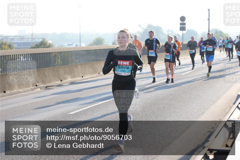 03.10.2025 - Köhlbrandbrückenlauf Lena Gebhardt http://msf.ph/oto/9056703 03.10.2025 09:17:35 Position 1 1208 meine-sportfotos.de