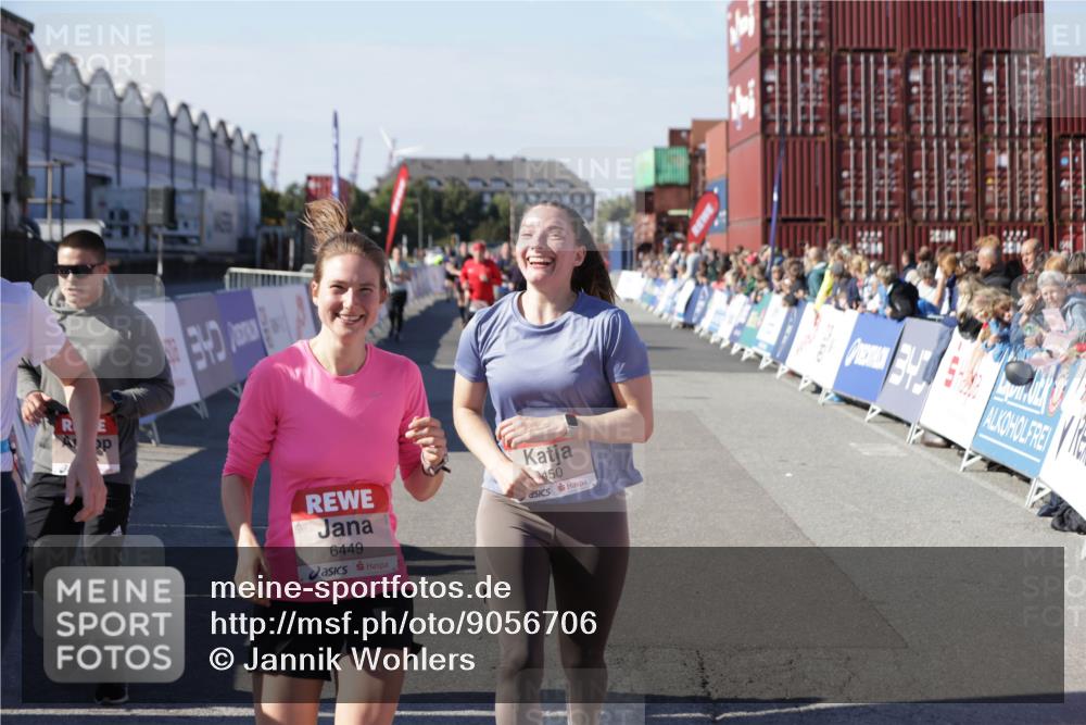 03.10.2025 - Köhlbrandbrückenlauf Jannik Wohlers http://msf.ph/oto/9056706 03.10.2025 13:11:03 Ziel 4352, 4370, 4401, 4506, 4547, 4689, 4862, 4933, 4998, 5103, 5965, 6272, 6274, 6330, 6449, 6450, 6665, 6797 meine-sportfotos.de