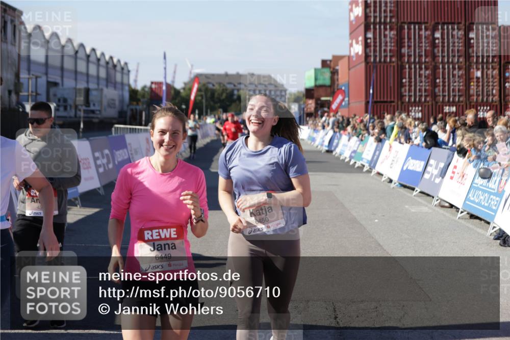 03.10.2025 - Köhlbrandbrückenlauf Jannik Wohlers http://msf.ph/oto/9056710 03.10.2025 13:11:03 Ziel 4352, 4370, 4401, 4506, 4547, 4689, 4862, 4933, 4998, 5103, 5965, 6272, 6274, 6330, 6449, 6450, 6665, 6797 meine-sportfotos.de