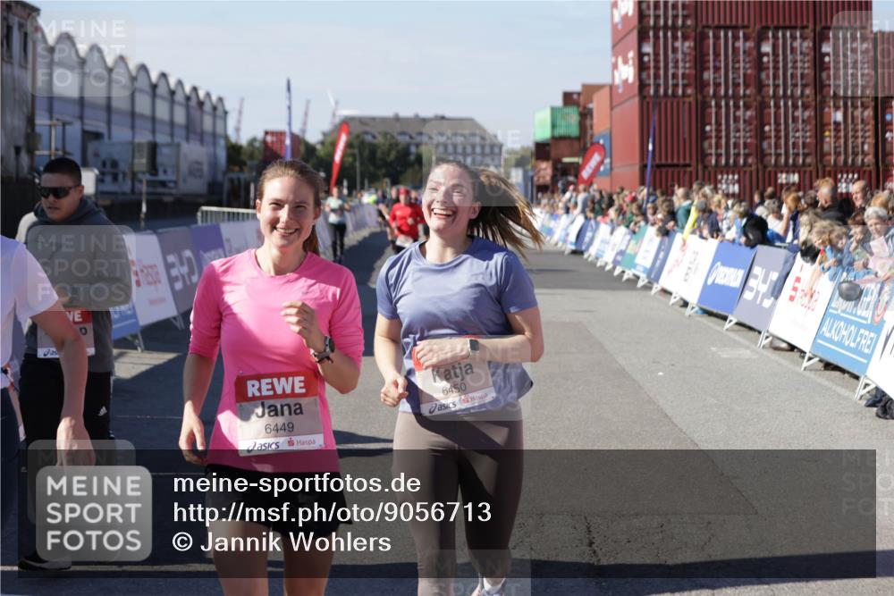 03.10.2025 - Köhlbrandbrückenlauf Jannik Wohlers http://msf.ph/oto/9056713 03.10.2025 13:11:03 Ziel 4352, 4370, 4401, 4506, 4547, 4689, 4862, 4933, 4998, 5103, 5965, 6272, 6274, 6330, 6449, 6450, 6665, 6797 meine-sportfotos.de