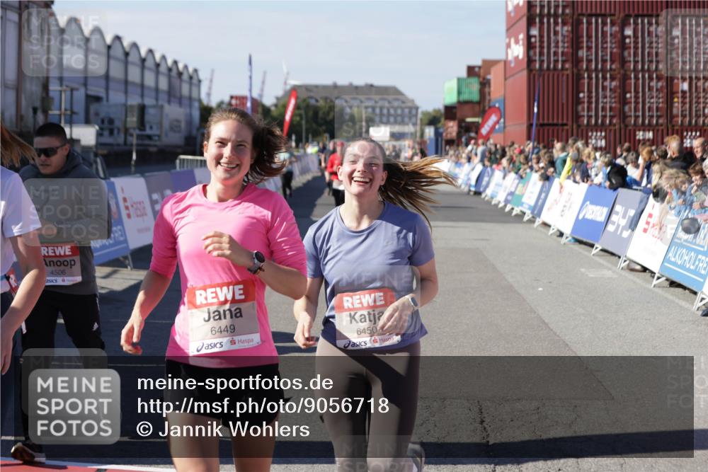 03.10.2025 - Köhlbrandbrückenlauf Jannik Wohlers http://msf.ph/oto/9056718 03.10.2025 13:11:03 Ziel 4352, 4370, 4401, 4506, 4547, 4689, 4862, 4933, 4998, 5103, 5965, 6272, 6274, 6330, 6449, 6450, 6665, 6797 meine-sportfotos.de