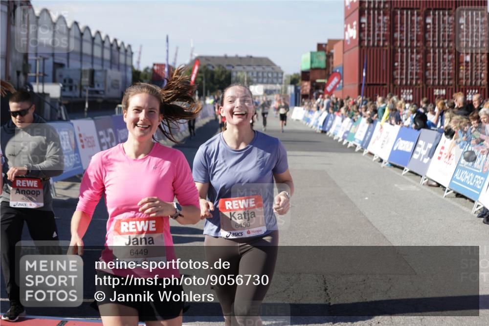 03.10.2025 - Köhlbrandbrückenlauf Jannik Wohlers http://msf.ph/oto/9056730 03.10.2025 13:11:03 Ziel 4352, 4370, 4401, 4506, 4547, 4689, 4862, 4933, 4998, 5103, 5965, 6272, 6274, 6330, 6449, 6450, 6665, 6797 meine-sportfotos.de