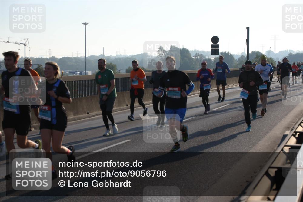03.10.2025 - Köhlbrandbrückenlauf Lena Gebhardt http://msf.ph/oto/9056796 03.10.2025 09:17:38 Position 1  meine-sportfotos.de