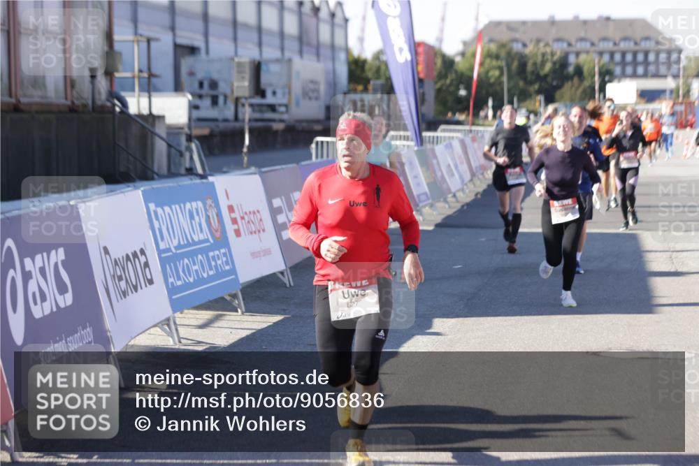03.10.2025 - Köhlbrandbrückenlauf Jannik Wohlers http://msf.ph/oto/9056836 03.10.2025 13:11:09 Ziel 4135, 4370, 4506, 4521, 5218, 5258, 6272, 6330, 6449, 6450, 6572, 6727, 6751, 6797 meine-sportfotos.de