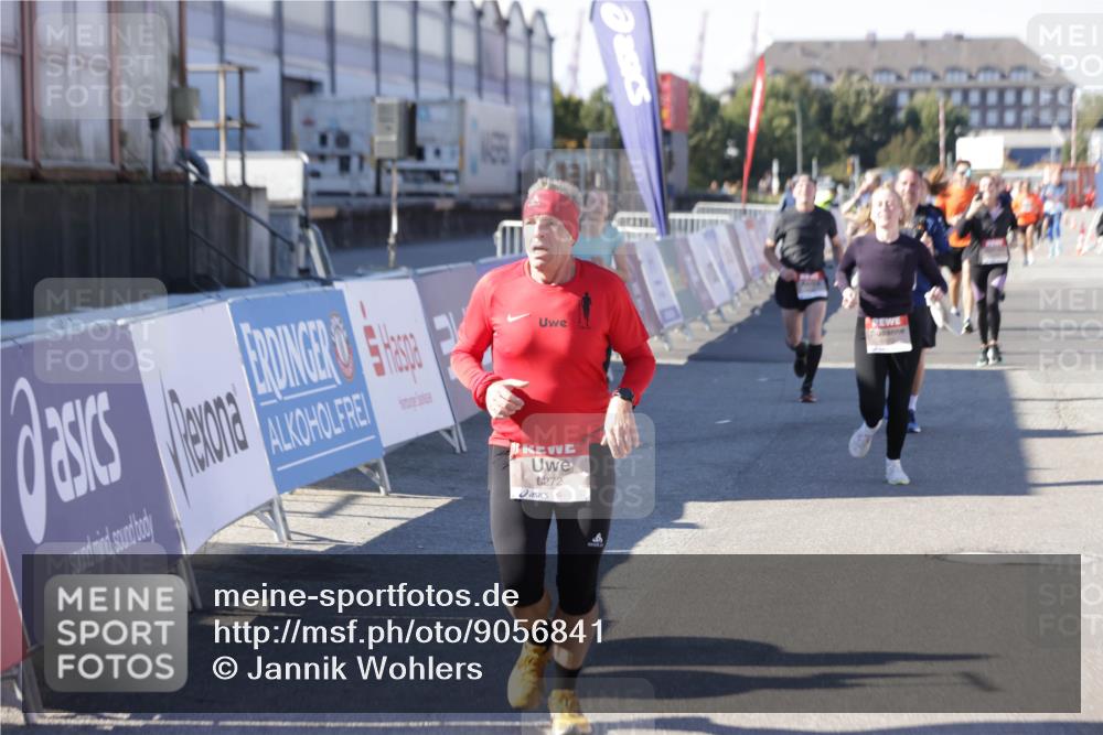 03.10.2025 - Köhlbrandbrückenlauf Jannik Wohlers http://msf.ph/oto/9056841 03.10.2025 13:11:09 Ziel 4135, 4370, 4506, 4521, 5218, 5258, 6272, 6330, 6449, 6450, 6572, 6727, 6751, 6797 meine-sportfotos.de