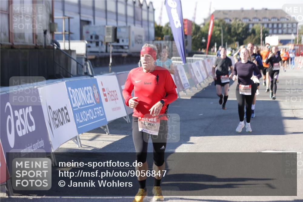 03.10.2025 - Köhlbrandbrückenlauf Jannik Wohlers http://msf.ph/oto/9056847 03.10.2025 13:11:09 Ziel 4135, 4370, 4506, 4521, 5218, 5258, 6272, 6330, 6449, 6450, 6572, 6727, 6751, 6797 meine-sportfotos.de
