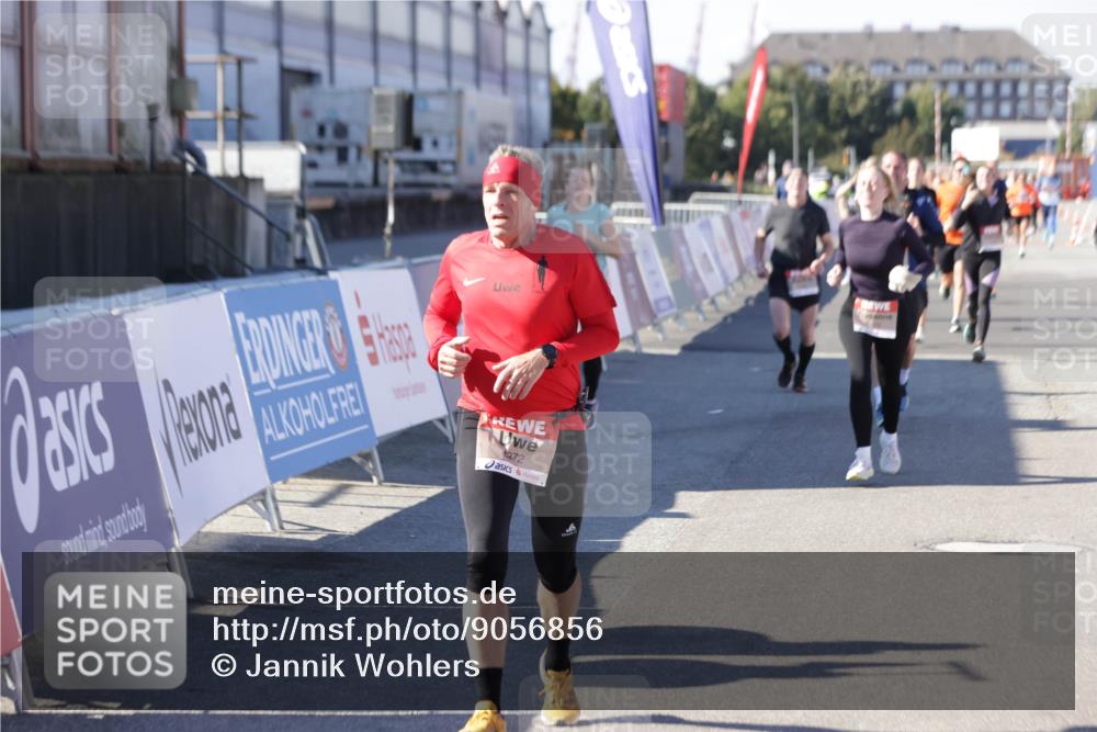 03.10.2025 - Köhlbrandbrückenlauf Jannik Wohlers http://msf.ph/oto/9056856 03.10.2025 13:11:09 Ziel 4135, 4370, 4506, 4521, 5218, 5258, 6272, 6330, 6449, 6450, 6572, 6727, 6751, 6797 meine-sportfotos.de
