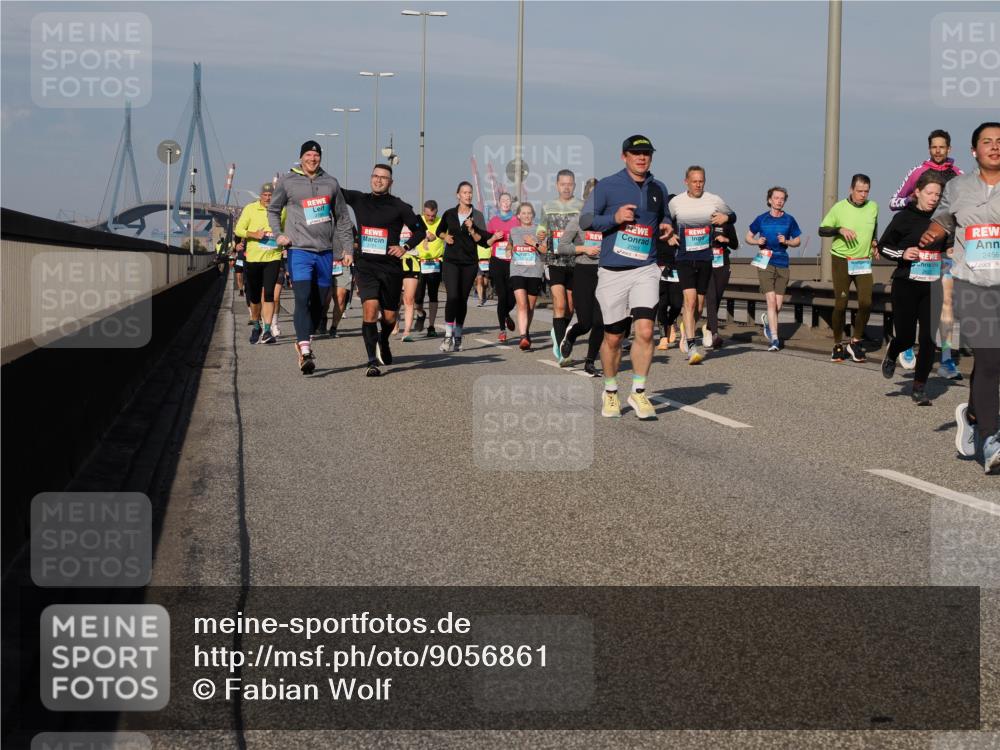 03.10.2025 - Köhlbrandbrückenlauf Fabian Wolf http://msf.ph/oto/9056861 03.10.2025 10:03:40 Position 3 2053, 2456 meine-sportfotos.de