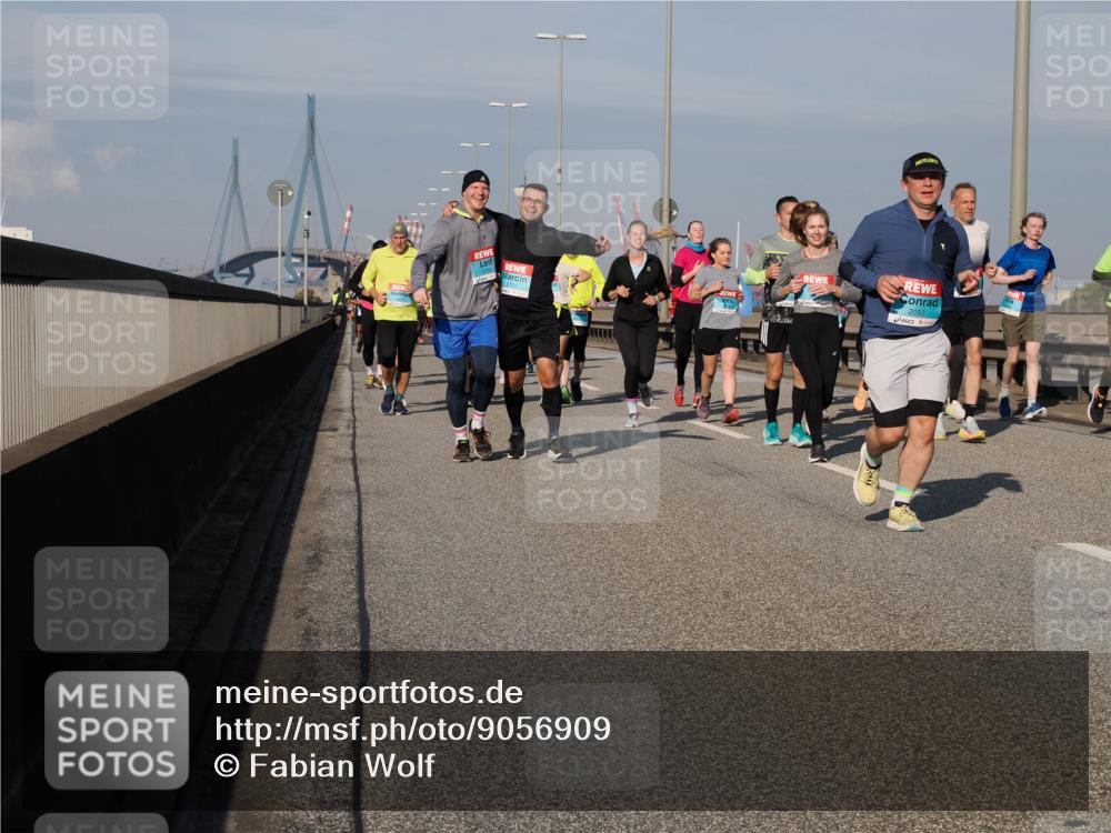 03.10.2025 - Köhlbrandbrückenlauf Fabian Wolf http://msf.ph/oto/9056909 03.10.2025 10:03:41 Position 3 2053 meine-sportfotos.de