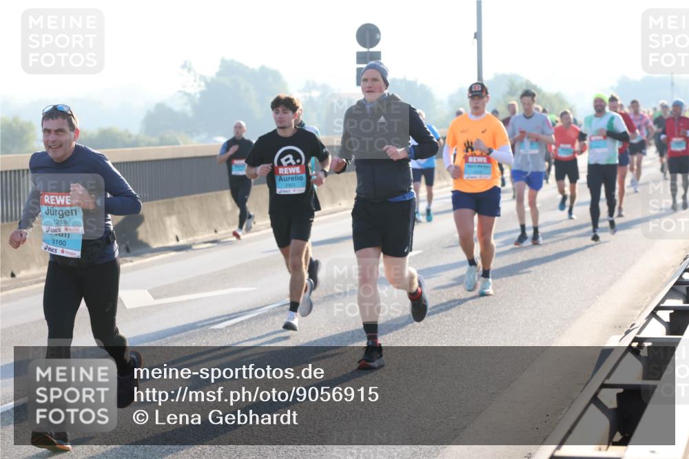 03.10.2025 - Köhlbrandbrückenlauf Lena Gebhardt http://msf.ph/oto/9056915 03.10.2025 09:17:42 Position 1 1218, 3160, 2901 meine-sportfotos.de