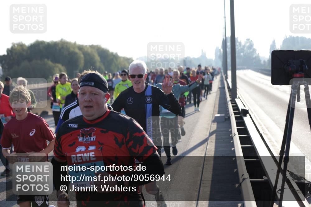 03.10.2025 - Köhlbrandbrückenlauf Jannik Wohlers http://msf.ph/oto/9056944 03.10.2025 09:21:06 Position 3 3727, 3713 meine-sportfotos.de