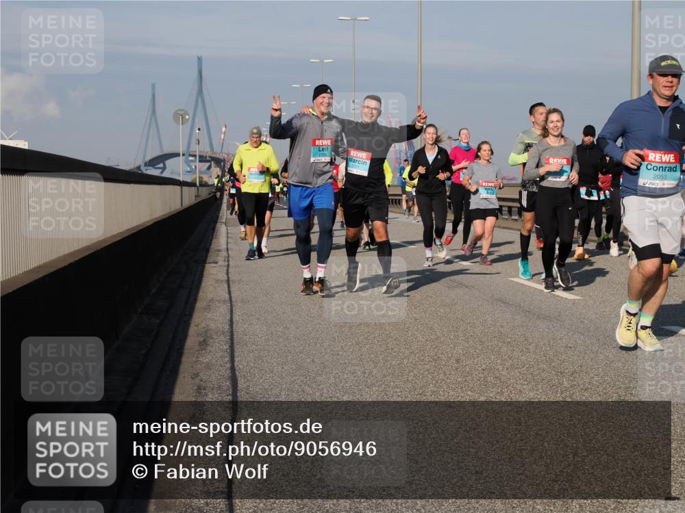 03.10.2025 - Köhlbrandbrückenlauf Fabian Wolf http://msf.ph/oto/9056946 03.10.2025 10:03:42 Position 3 2720, 2721, 2053 meine-sportfotos.de