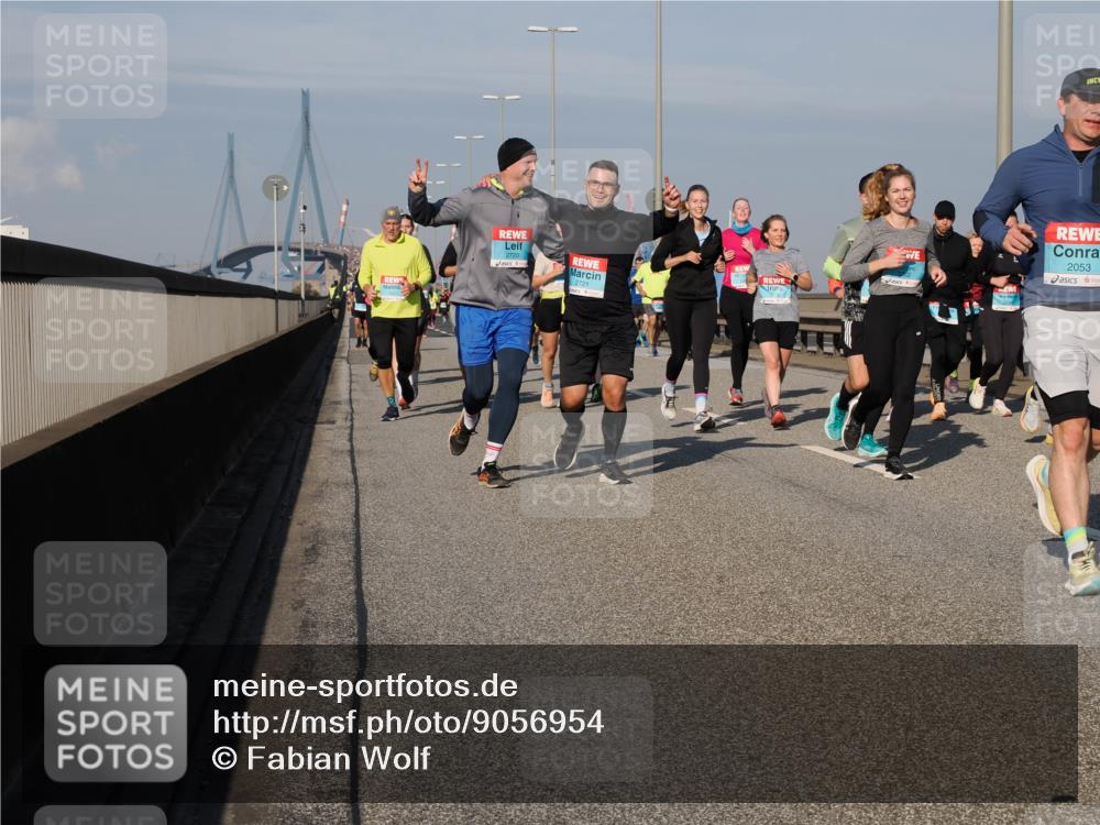 03.10.2025 - Köhlbrandbrückenlauf Fabian Wolf http://msf.ph/oto/9056954 03.10.2025 10:03:42 Position 3 2720, 2721, 2053 meine-sportfotos.de