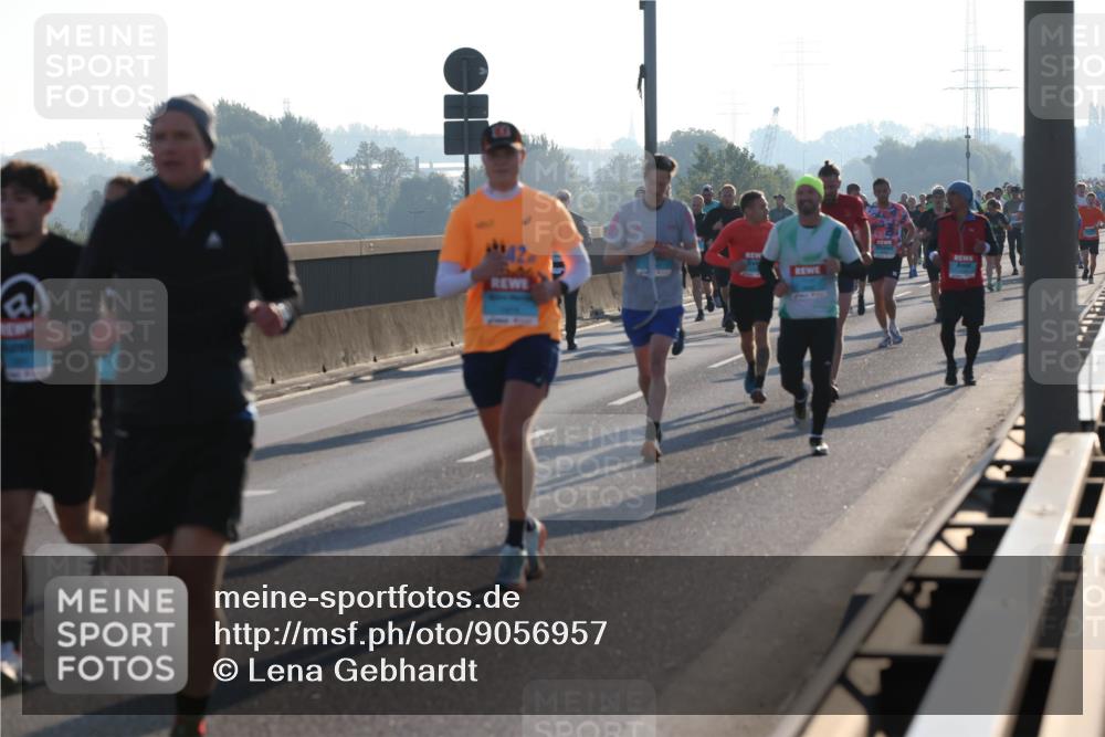 03.10.2025 - Köhlbrandbrückenlauf Lena Gebhardt http://msf.ph/oto/9056957 03.10.2025 09:17:44 Position 1  meine-sportfotos.de
