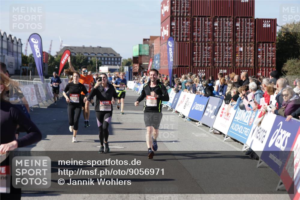03.10.2025 - Köhlbrandbrückenlauf Jannik Wohlers http://msf.ph/oto/9056971 03.10.2025 13:11:13 Ziel 4135, 4521, 5218, 5258, 5522, 6272, 6572, 6685, 6686, 6727, 6751 meine-sportfotos.de