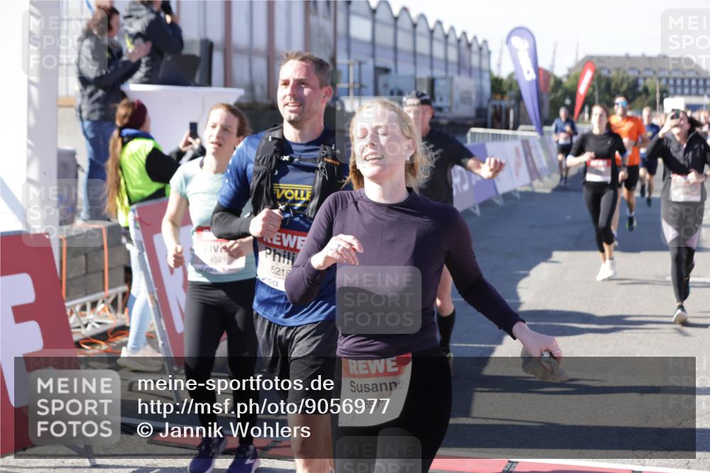03.10.2025 - Köhlbrandbrückenlauf Jannik Wohlers http://msf.ph/oto/9056977 03.10.2025 13:11:14 Ziel 4135, 4521, 5218, 5258, 5522, 5754, 6272, 6572, 6685, 6686, 6727, 6751 meine-sportfotos.de
