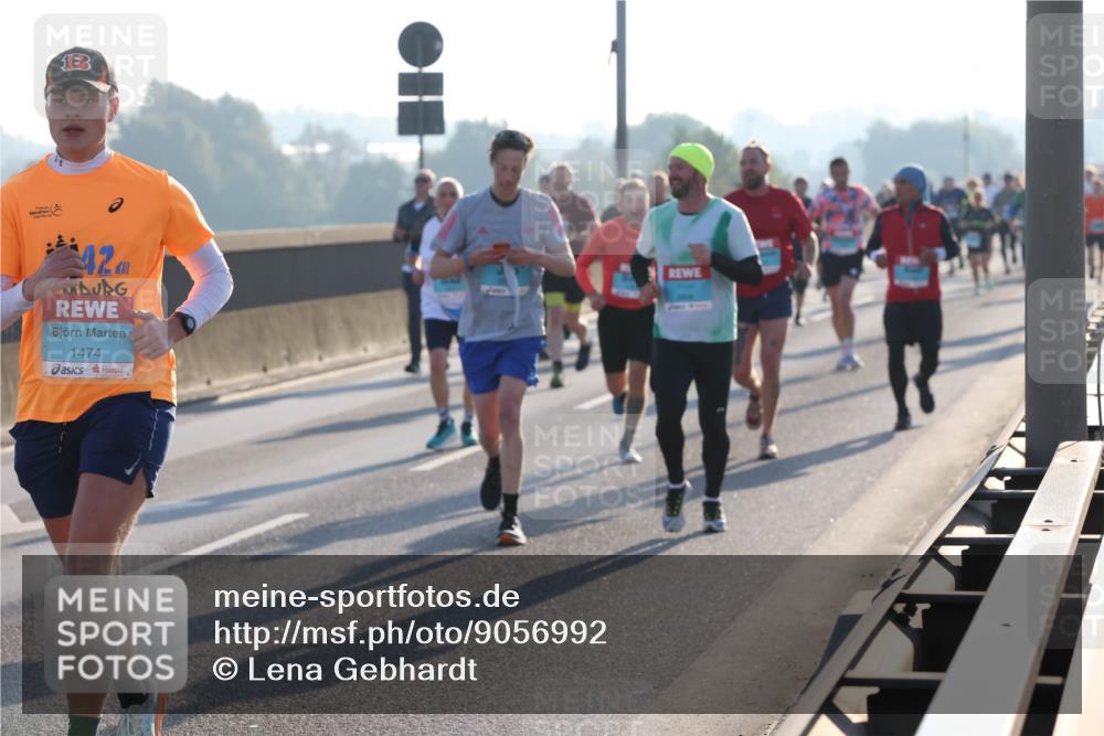 03.10.2025 - Köhlbrandbrückenlauf Lena Gebhardt http://msf.ph/oto/9056992 03.10.2025 09:17:45 Position 1 42, 1474 meine-sportfotos.de