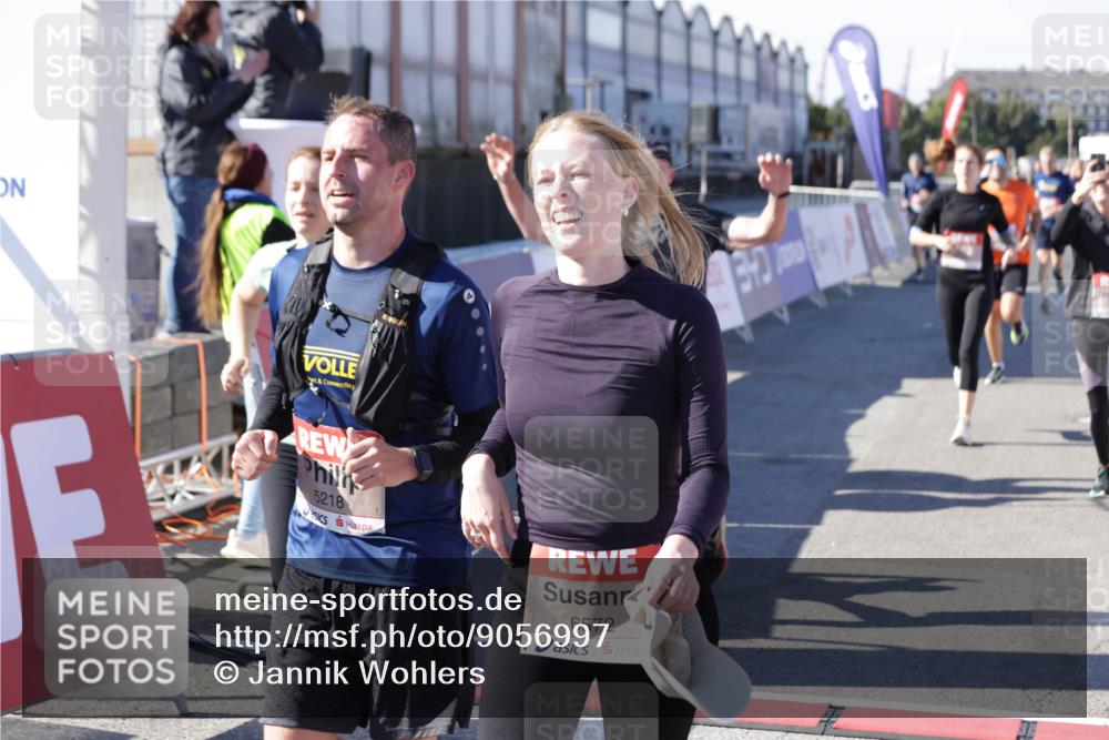 03.10.2025 - Köhlbrandbrückenlauf Jannik Wohlers http://msf.ph/oto/9056997 03.10.2025 13:11:14 Ziel 4135, 4521, 5218, 5258, 5522, 5754, 6272, 6572, 6685, 6686, 6727, 6751 meine-sportfotos.de