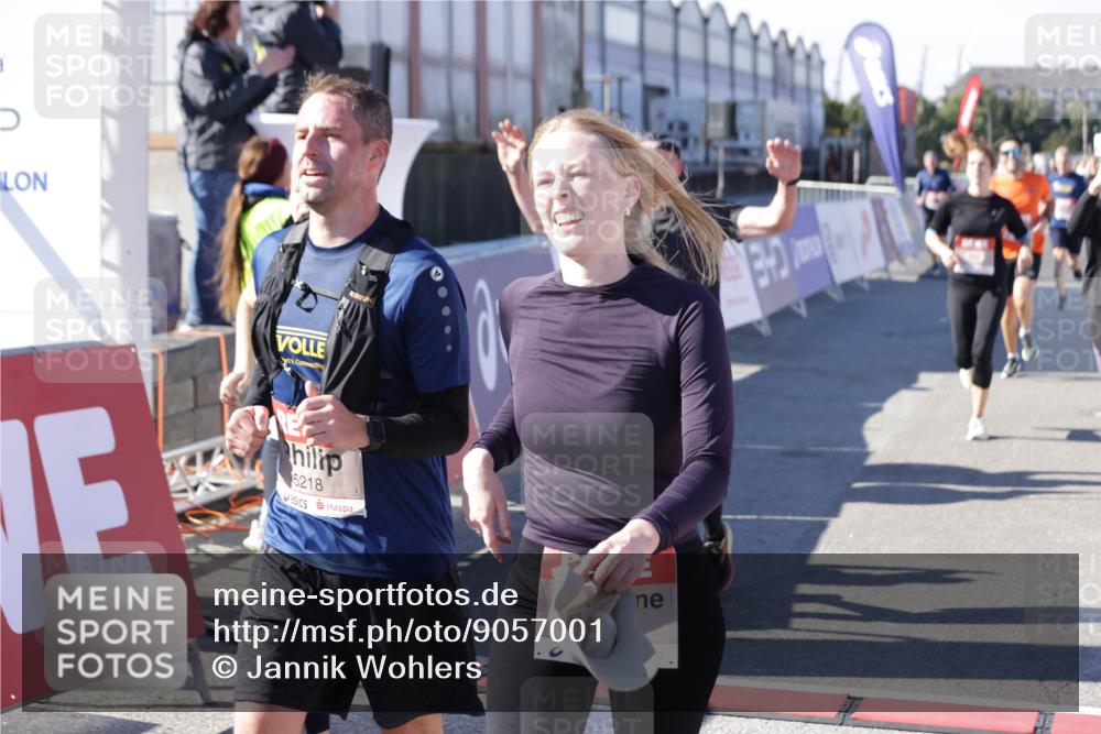 03.10.2025 - Köhlbrandbrückenlauf Jannik Wohlers http://msf.ph/oto/9057001 03.10.2025 13:11:14 Ziel 4135, 4521, 5218, 5258, 5522, 5754, 6272, 6572, 6685, 6686, 6727, 6751 meine-sportfotos.de