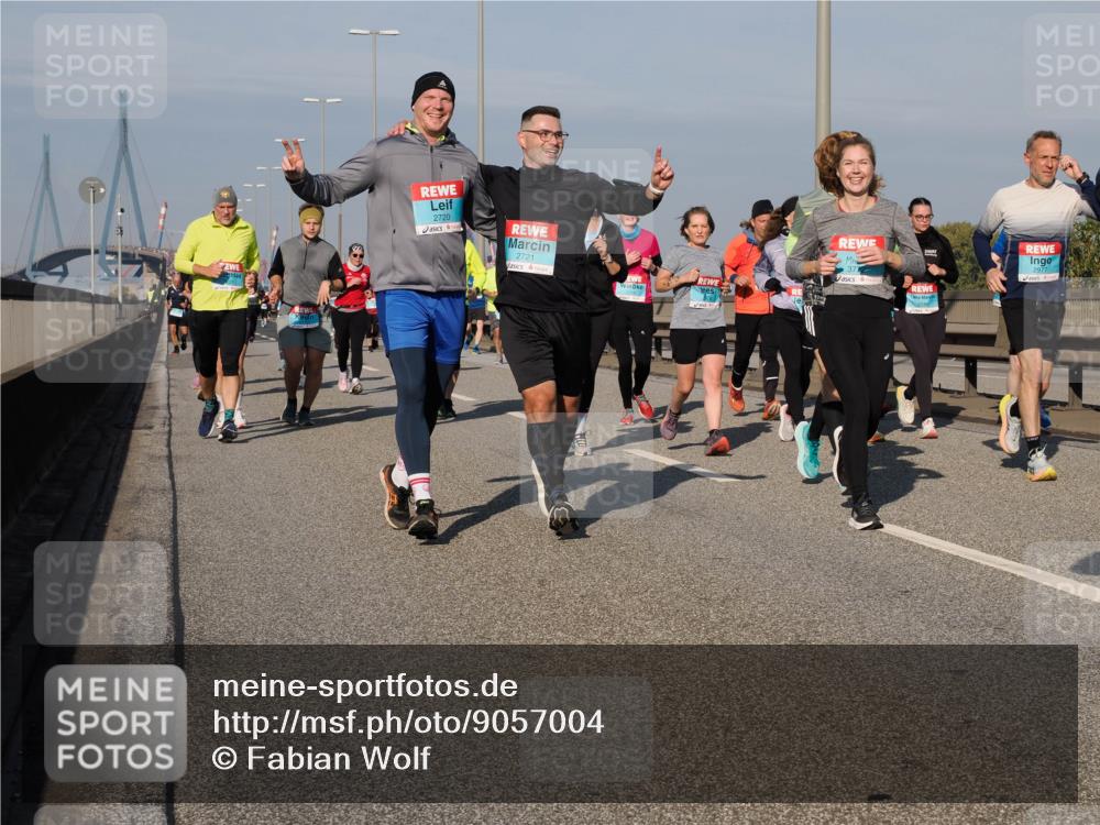 03.10.2025 - Köhlbrandbrückenlauf Fabian Wolf http://msf.ph/oto/9057004 03.10.2025 10:03:43 Position 3 2720, 2721, 2977 meine-sportfotos.de