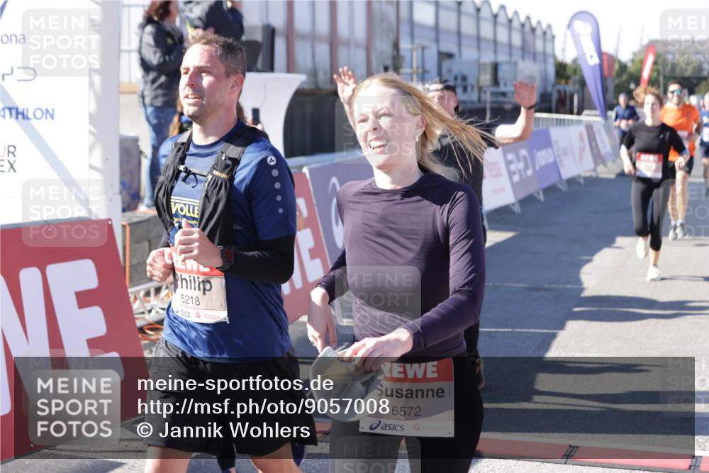 03.10.2025 - Köhlbrandbrückenlauf Jannik Wohlers http://msf.ph/oto/9057008 03.10.2025 13:11:14 Ziel 4135, 4521, 5218, 5258, 5522, 5754, 6272, 6572, 6685, 6686, 6727, 6751 meine-sportfotos.de