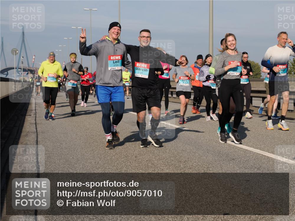 03.10.2025 - Köhlbrandbrückenlauf Fabian Wolf http://msf.ph/oto/9057010 03.10.2025 10:03:43 Position 3 2720, 2721, 978 meine-sportfotos.de