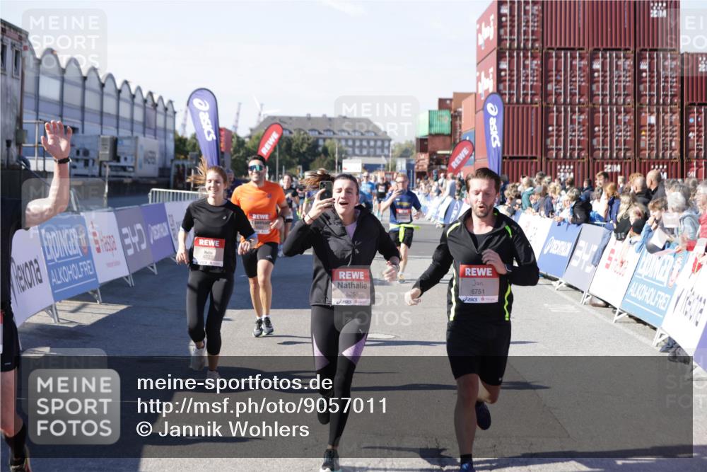 03.10.2025 - Köhlbrandbrückenlauf Jannik Wohlers http://msf.ph/oto/9057011 03.10.2025 13:11:15 Ziel 4135, 4293, 4521, 5218, 5258, 5522, 5754, 6080, 6272, 6572, 6685, 6686, 6727, 6751 meine-sportfotos.de
