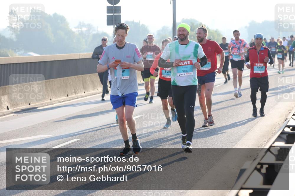 03.10.2025 - Köhlbrandbrückenlauf Lena Gebhardt http://msf.ph/oto/9057016 03.10.2025 09:17:46 Position 1 57, 1165, 273, 3806, 1134 meine-sportfotos.de