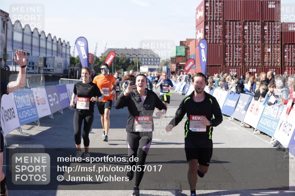 03.10.2025 - Köhlbrandbrückenlauf Jannik Wohlers http://msf.ph/oto/9057017 03.10.2025 13:11:15 Ziel 4135, 4293, 4521, 5218, 5258, 5522, 5754, 6080, 6272, 6572, 6685, 6686, 6727, 6751 meine-sportfotos.de
