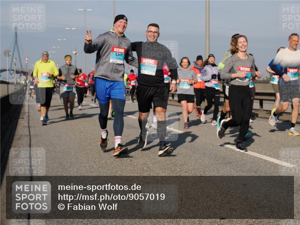 03.10.2025 - Köhlbrandbrückenlauf Fabian Wolf http://msf.ph/oto/9057019 03.10.2025 10:03:44 Position 3 2720, 2721 meine-sportfotos.de