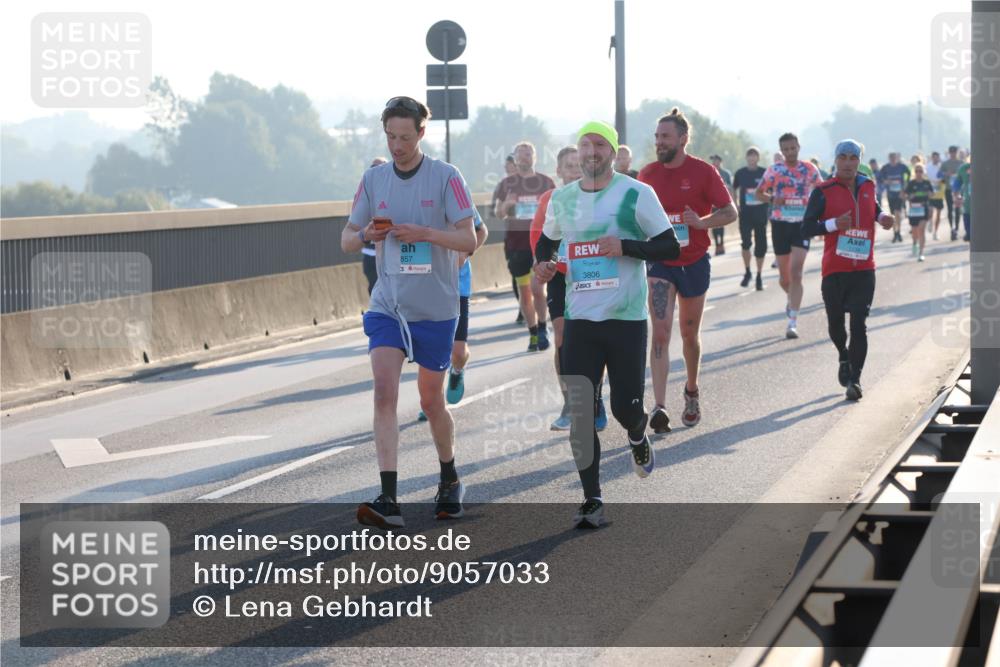 03.10.2025 - Köhlbrandbrückenlauf Lena Gebhardt http://msf.ph/oto/9057033 03.10.2025 09:17:46 Position 1 857, 3806, 1134 meine-sportfotos.de