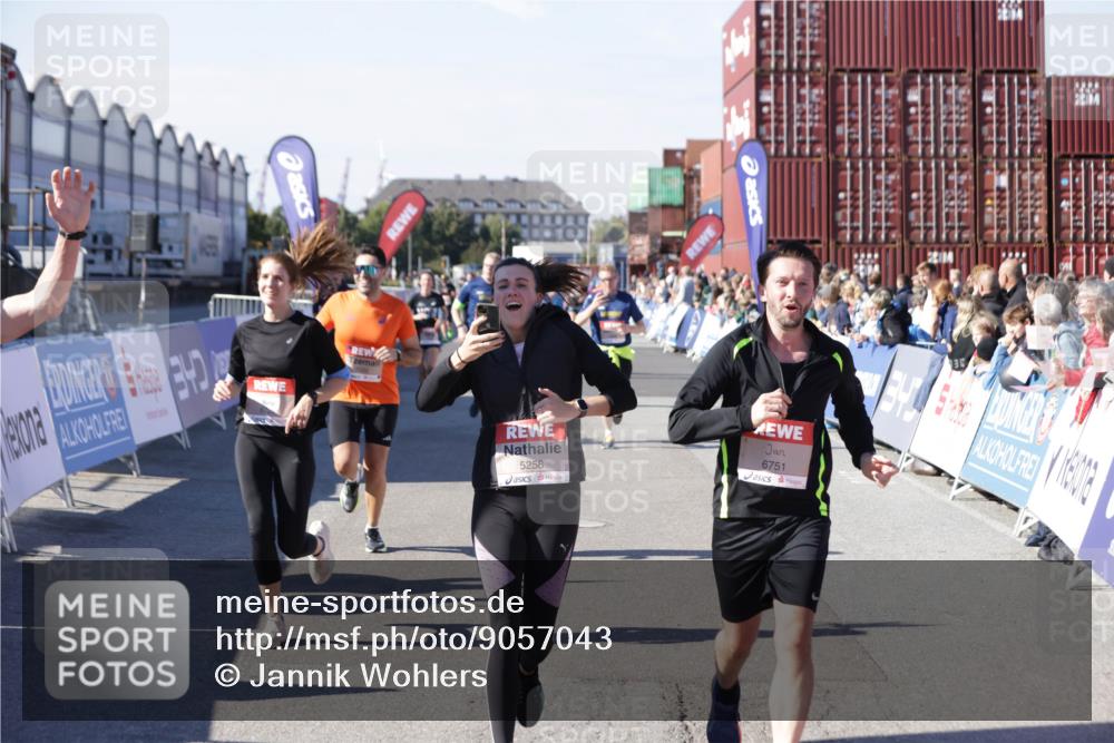 03.10.2025 - Köhlbrandbrückenlauf Jannik Wohlers http://msf.ph/oto/9057043 03.10.2025 13:11:15 Ziel 4135, 4293, 4521, 5218, 5258, 5522, 5754, 6080, 6272, 6572, 6685, 6686, 6727, 6751 meine-sportfotos.de