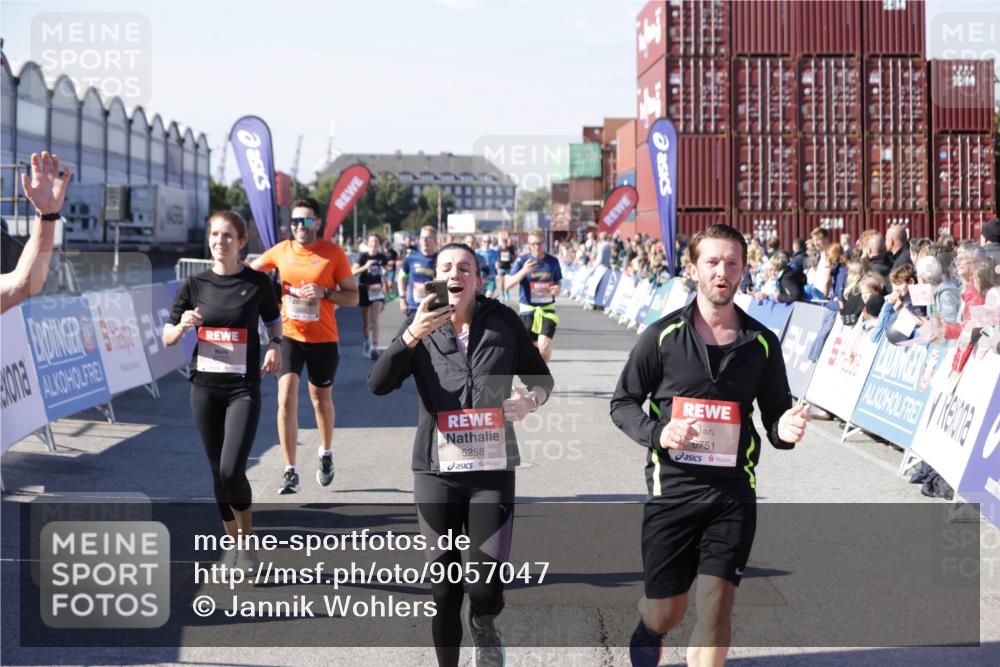 03.10.2025 - Köhlbrandbrückenlauf Jannik Wohlers http://msf.ph/oto/9057047 03.10.2025 13:11:15 Ziel 4135, 4293, 4521, 5218, 5258, 5522, 5754, 6080, 6272, 6572, 6685, 6686, 6727, 6751 meine-sportfotos.de