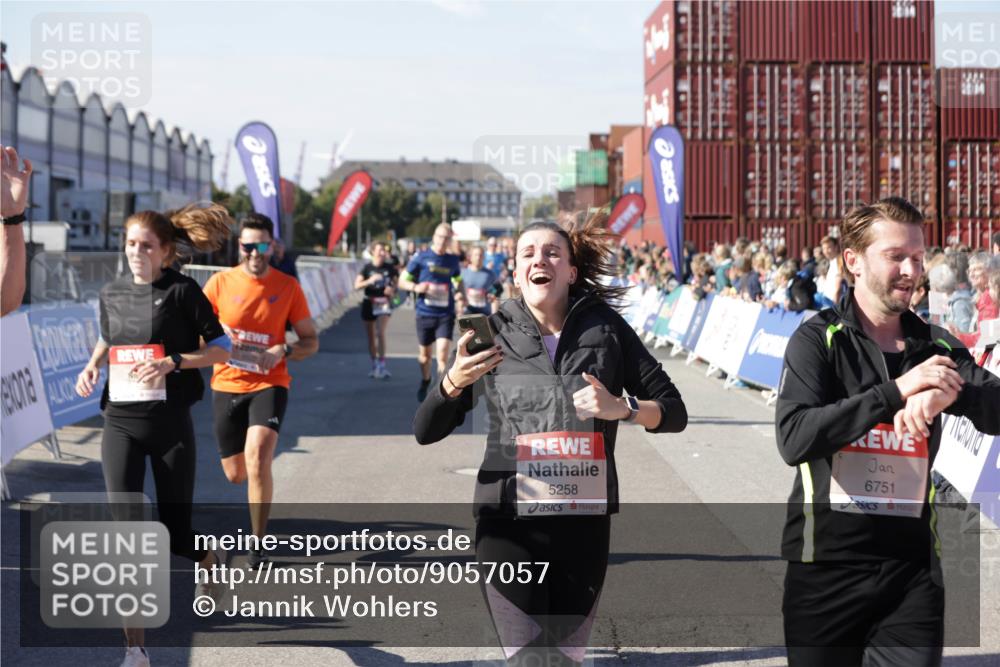 03.10.2025 - Köhlbrandbrückenlauf Jannik Wohlers http://msf.ph/oto/9057057 03.10.2025 13:11:16 Ziel 4135, 4293, 4521, 5218, 5258, 5522, 5754, 6080, 6272, 6572, 6685, 6686, 6726, 6727, 6751 meine-sportfotos.de
