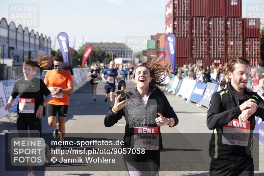03.10.2025 - Köhlbrandbrückenlauf Jannik Wohlers http://msf.ph/oto/9057058 03.10.2025 13:11:16 Ziel 4135, 4293, 4521, 5218, 5258, 5522, 5754, 6080, 6272, 6572, 6685, 6686, 6726, 6727, 6751 meine-sportfotos.de