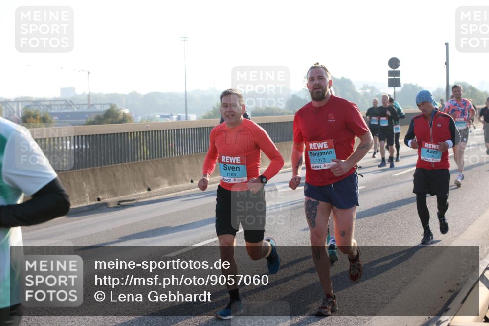 03.10.2025 - Köhlbrandbrückenlauf Lena Gebhardt http://msf.ph/oto/9057060 03.10.2025 09:17:50 Position 1 1165, 1273, 1134 meine-sportfotos.de