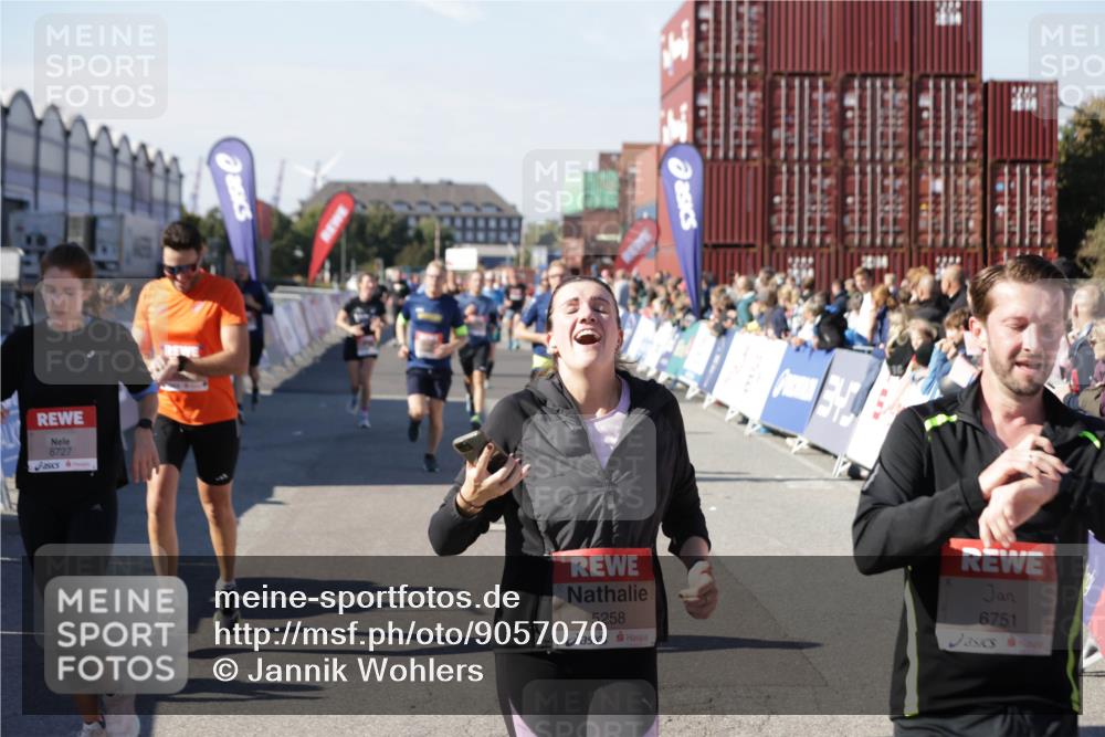 03.10.2025 - Köhlbrandbrückenlauf Jannik Wohlers http://msf.ph/oto/9057070 03.10.2025 13:11:16 Ziel 4135, 4293, 4521, 5218, 5258, 5522, 5754, 6080, 6272, 6572, 6685, 6686, 6726, 6727, 6751 meine-sportfotos.de