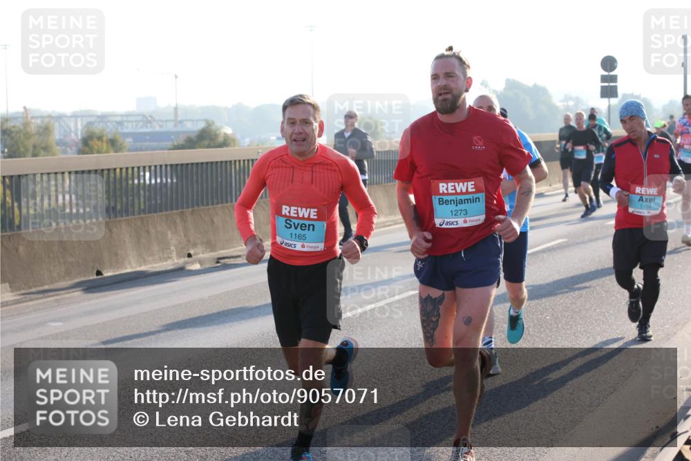 03.10.2025 - Köhlbrandbrückenlauf Lena Gebhardt http://msf.ph/oto/9057071 03.10.2025 09:17:50 Position 1 1165, 1273, 1134 meine-sportfotos.de