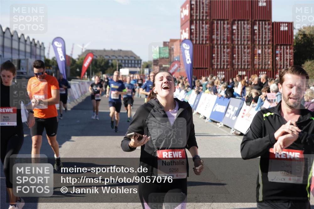 03.10.2025 - Köhlbrandbrückenlauf Jannik Wohlers http://msf.ph/oto/9057076 03.10.2025 13:11:16 Ziel 4135, 4293, 4521, 5218, 5258, 5522, 5754, 6080, 6272, 6572, 6685, 6686, 6726, 6727, 6751 meine-sportfotos.de