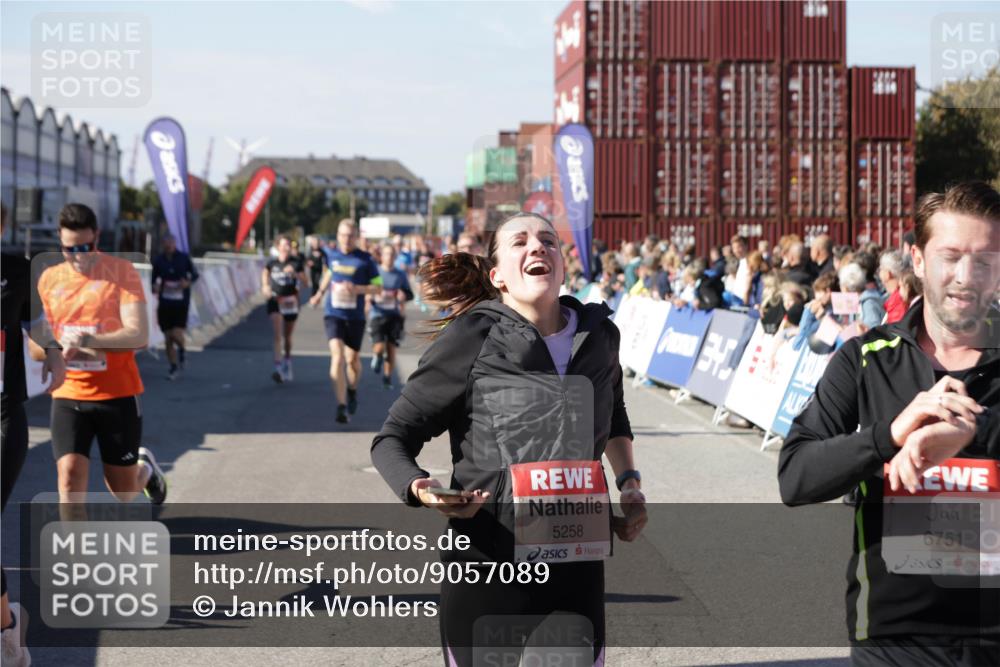 03.10.2025 - Köhlbrandbrückenlauf Jannik Wohlers http://msf.ph/oto/9057089 03.10.2025 13:11:16 Ziel 4135, 4293, 4521, 5218, 5258, 5522, 5754, 6080, 6272, 6572, 6685, 6686, 6726, 6727, 6751 meine-sportfotos.de