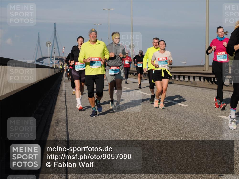 03.10.2025 - Köhlbrandbrückenlauf Fabian Wolf http://msf.ph/oto/9057090 03.10.2025 10:03:46 Position 3 3221, 2314, 3222, 2255 meine-sportfotos.de