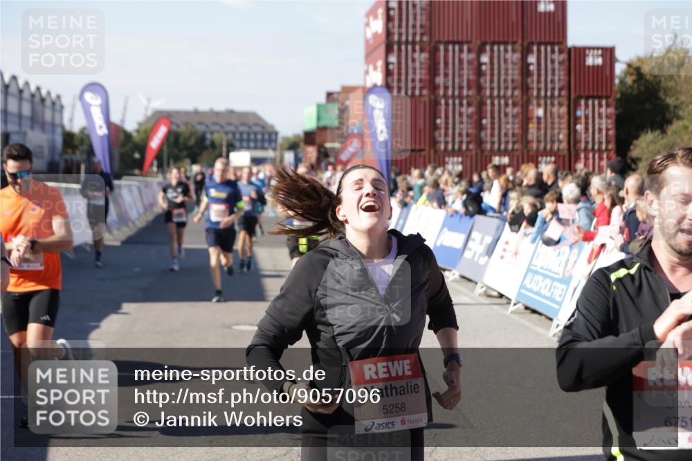 03.10.2025 - Köhlbrandbrückenlauf Jannik Wohlers http://msf.ph/oto/9057096 03.10.2025 13:11:17 Ziel 4135, 4293, 4521, 4597, 5218, 5258, 5522, 5754, 6080, 6272, 6572, 6685, 6686, 6726, 6727, 6751 meine-sportfotos.de