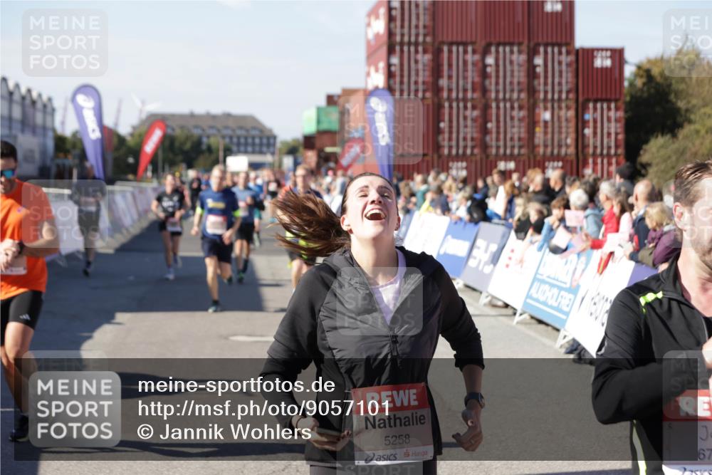 03.10.2025 - Köhlbrandbrückenlauf Jannik Wohlers http://msf.ph/oto/9057101 03.10.2025 13:11:17 Ziel 4135, 4293, 4521, 4597, 5218, 5258, 5522, 5754, 6080, 6272, 6572, 6685, 6686, 6726, 6727, 6751 meine-sportfotos.de